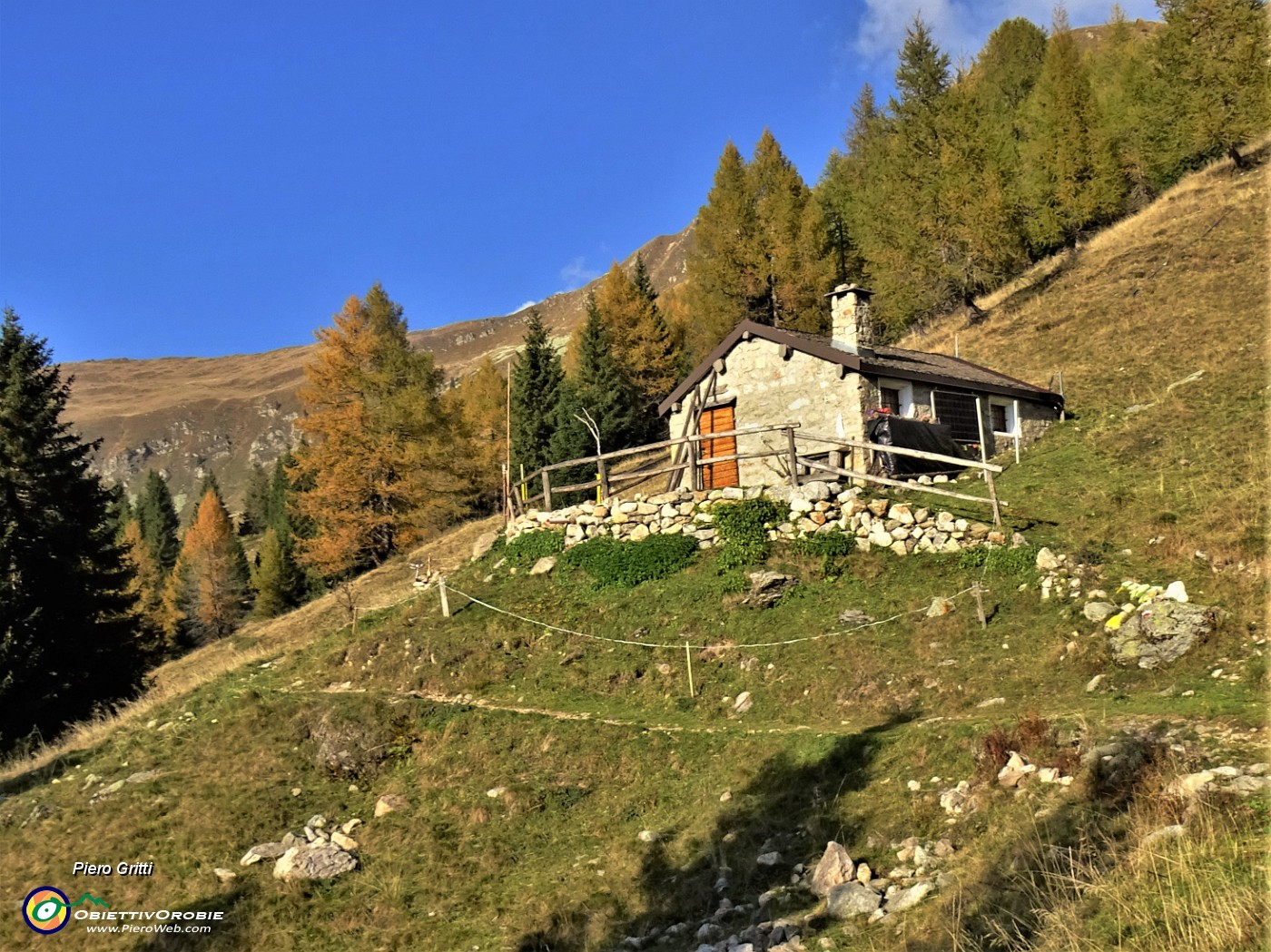 74 E siamo alla Baita Cassiopea (1792 m).JPG